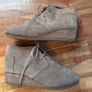(SOLD)Tom’s Suede Wedge Booties